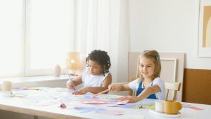 children painting