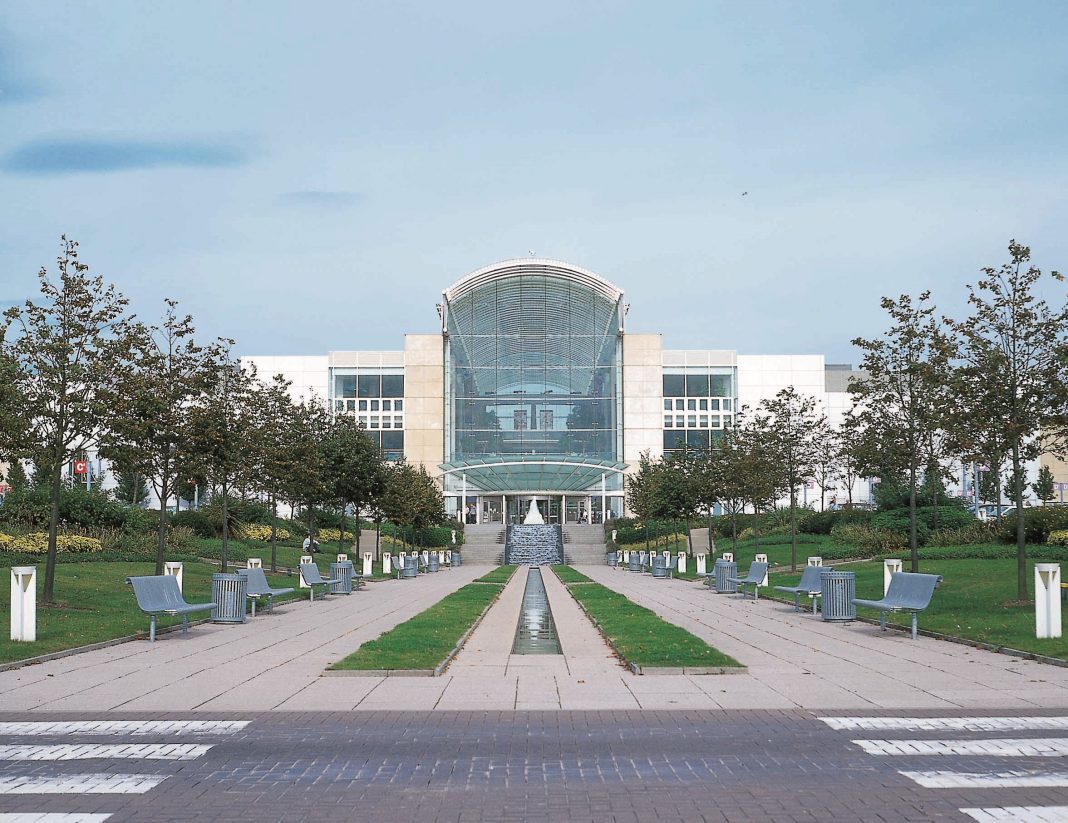 cribbs-causeway-front