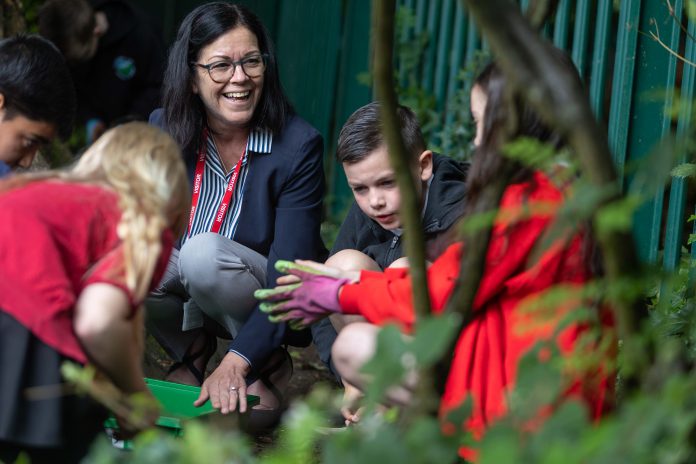 Councillor Erica Hunt with children at school science day