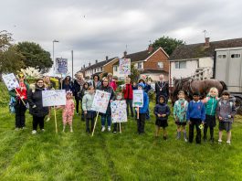 Councillor Drew with Parkwall Primary School children and parents