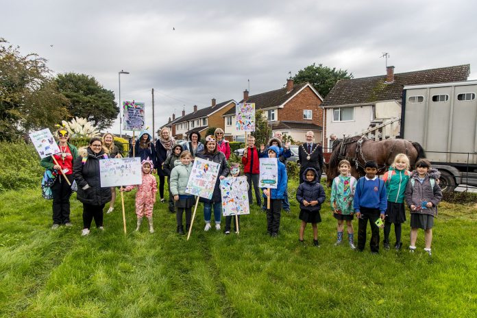 Councillor Drew with Parkwall Primary School children and parents